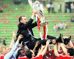 steaua era o nucă al ligii cu borussia şi meciurile cu din sezoanele şi hitzfeld este